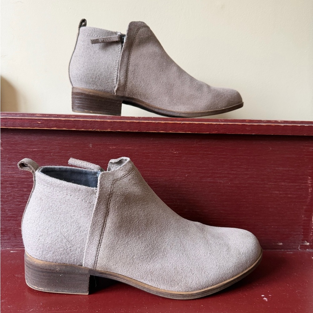 Tom’s suede booties size 9